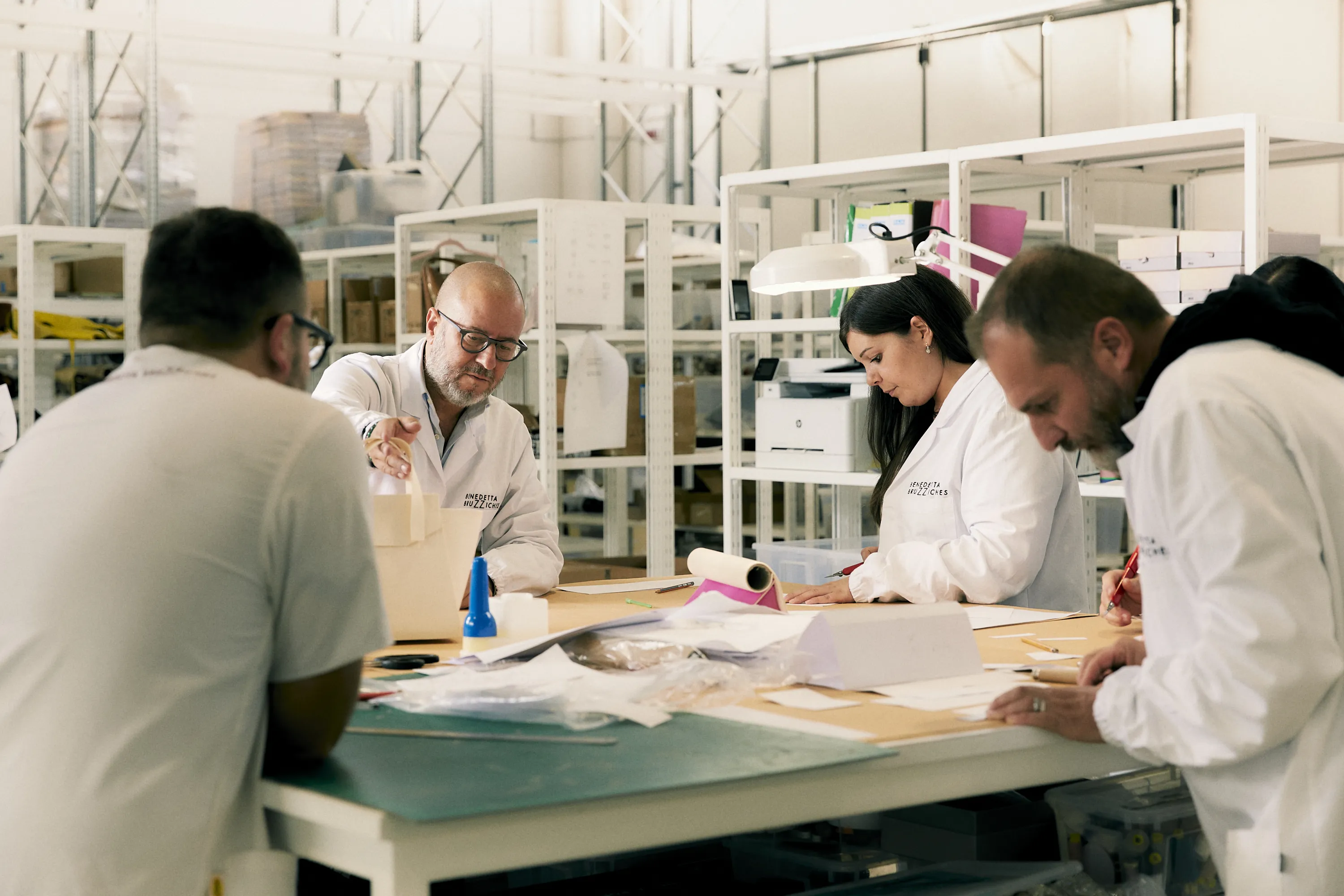 Il laboratorio della Scuola di Artigianato durante un workshop